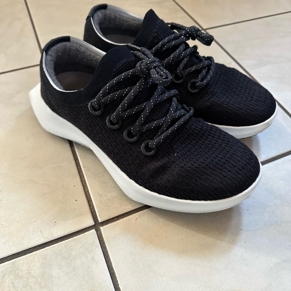 All birds tree dasher size 9 men worn 3 times just too big for me